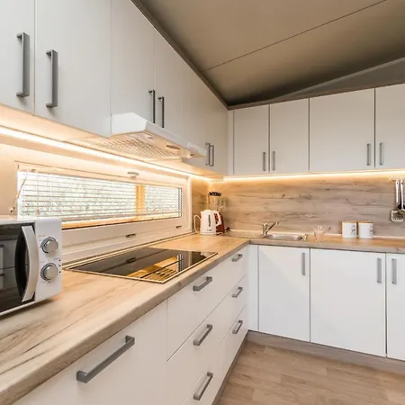 Yvana Villa Pakostane