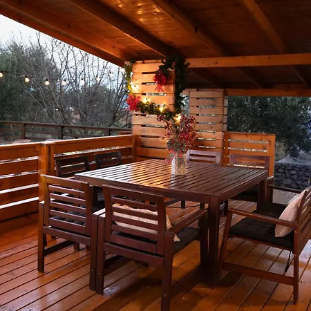 Yvana Villa *