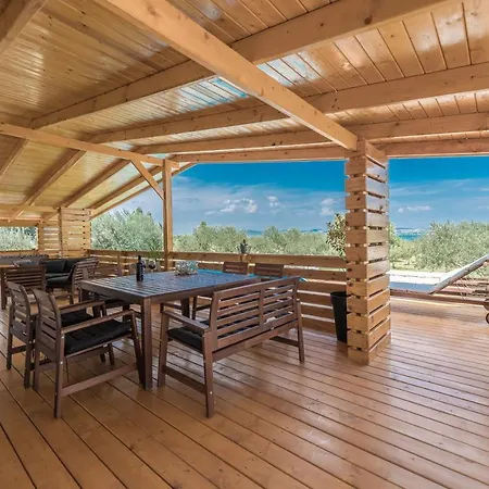 Yvana Villa