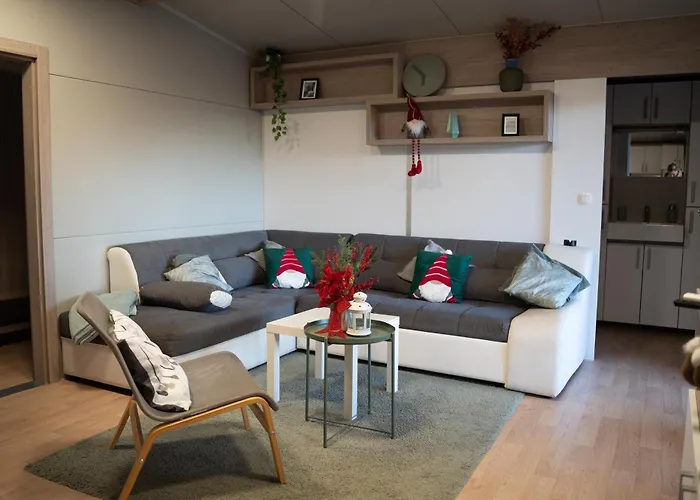 Yvana * פאקוסטאן