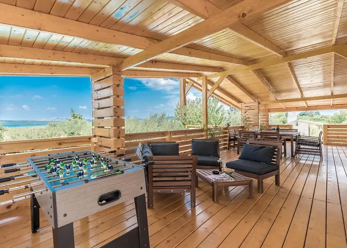 Yvana פאקוסטאן