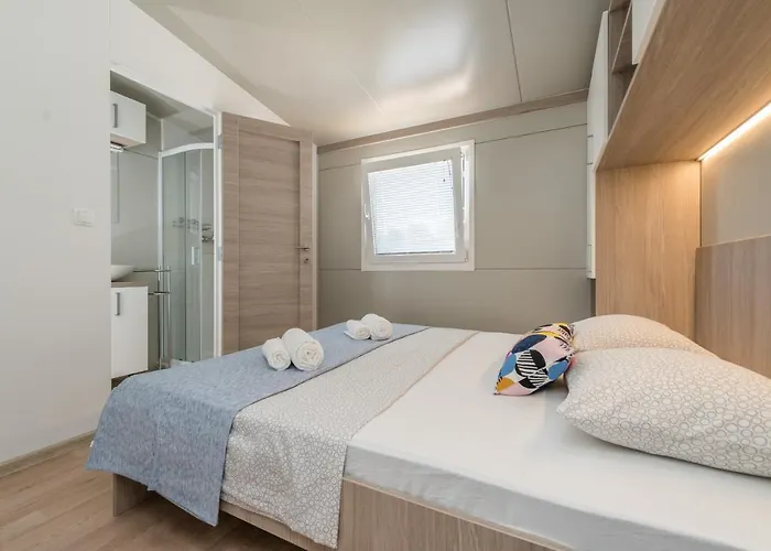 Yvana Пакоштане